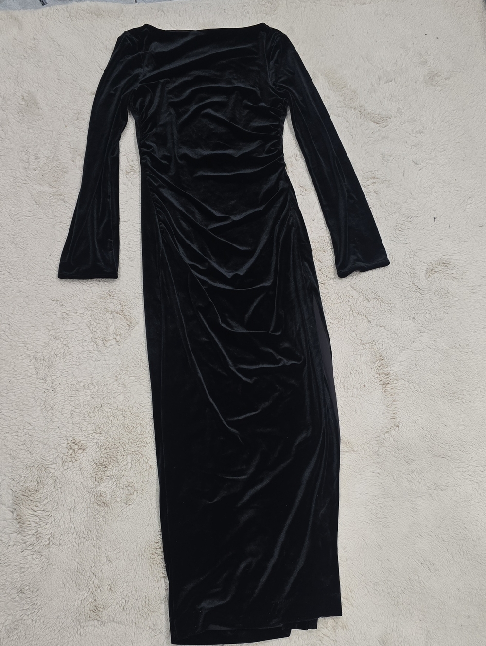 BHLDN Black Velvet Long Sleeve Ruched Gown( Zipper Work But The Pull Missing)